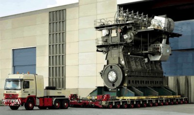 Cel mai mare motor din lume tras de un tir