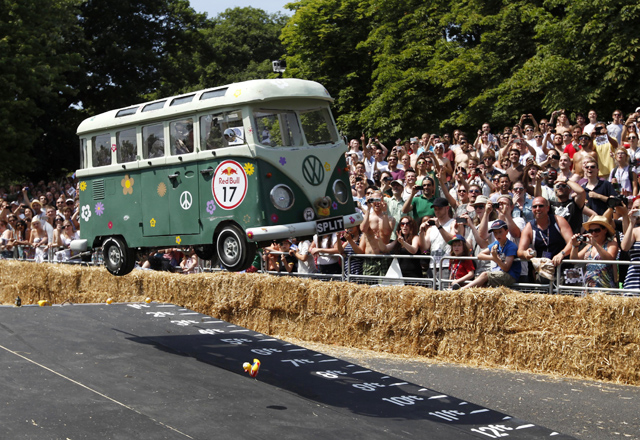 Saritura pe rampa la Red Bull Soapbox