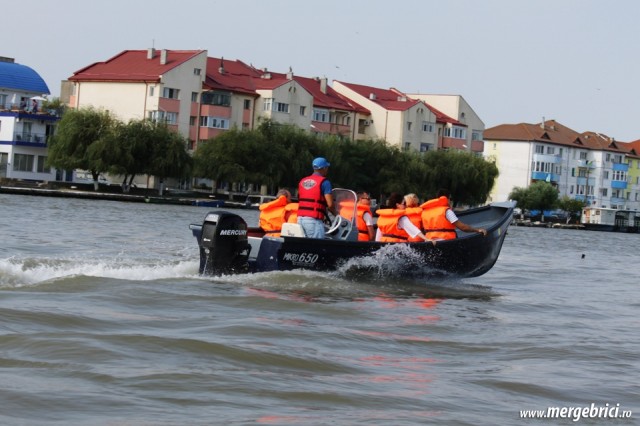 Excursie in Delta Dunarii pe canal Sulina cu barca