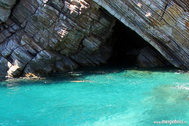 Apa turcoaz in Muntenegru