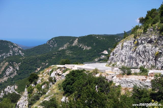 Drum si peisaj muntenegrean